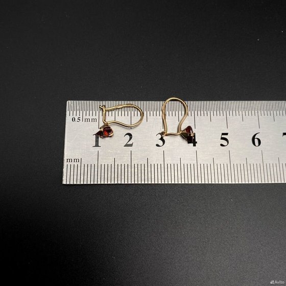 Золотые серьги с камнями 585пр. вес: 0,91гр