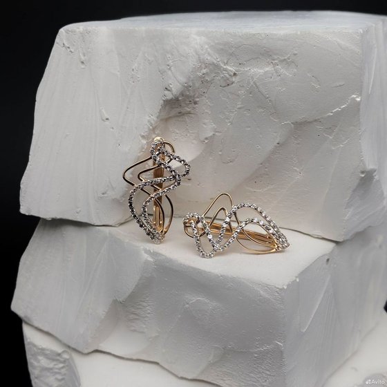 Золотые серьги с камнями 585пр. вес: 3,42гр