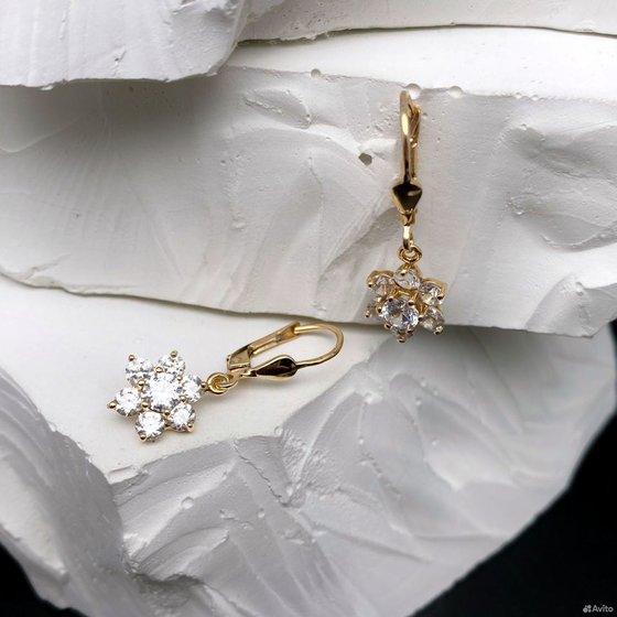 Золотые серьги с камнями 585пр. вес: 3,15гр