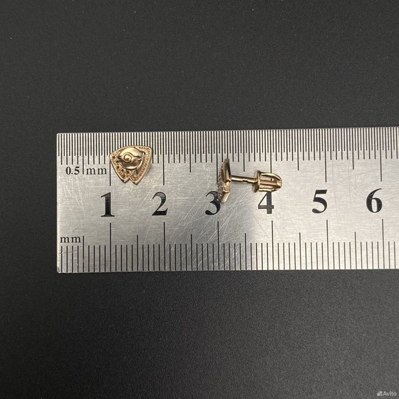 Золотые серьги с камнями 585пр. вес: 1,60гр