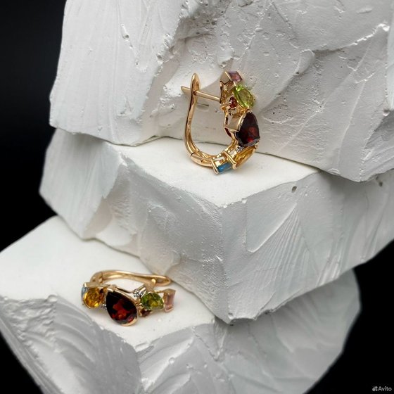 Золотые серьги с камнями 585пр. вес: 4,76гр
