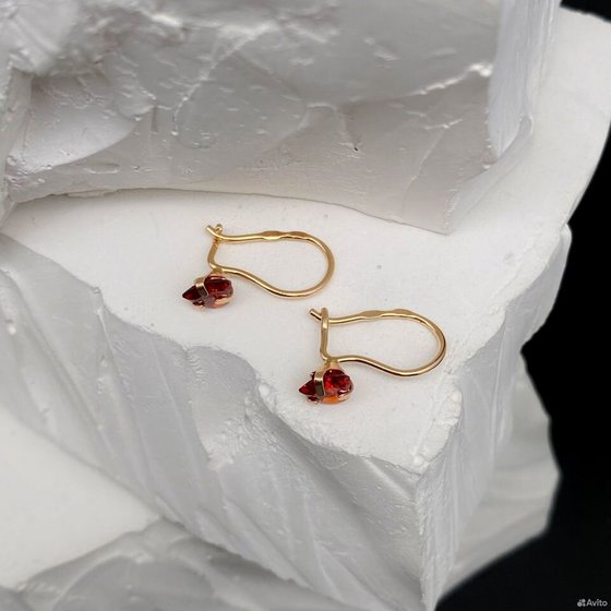 Золотые серьги с камнями 585пр. вес: 0,91гр