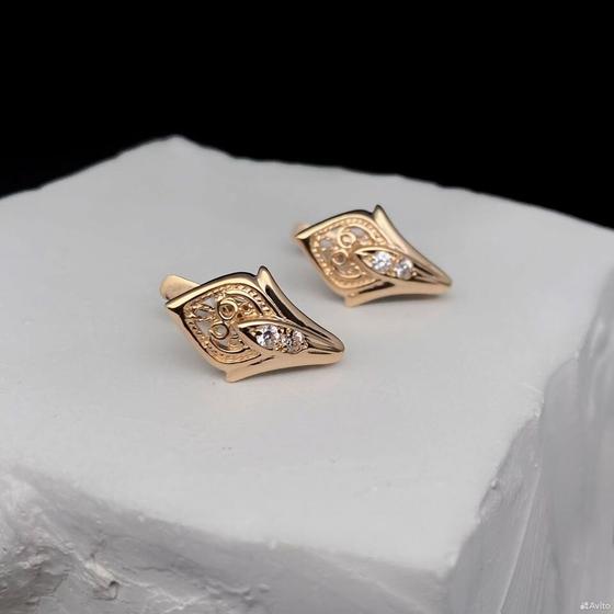 Золотые серьги с камнями 585пр. вес: 1,95гр