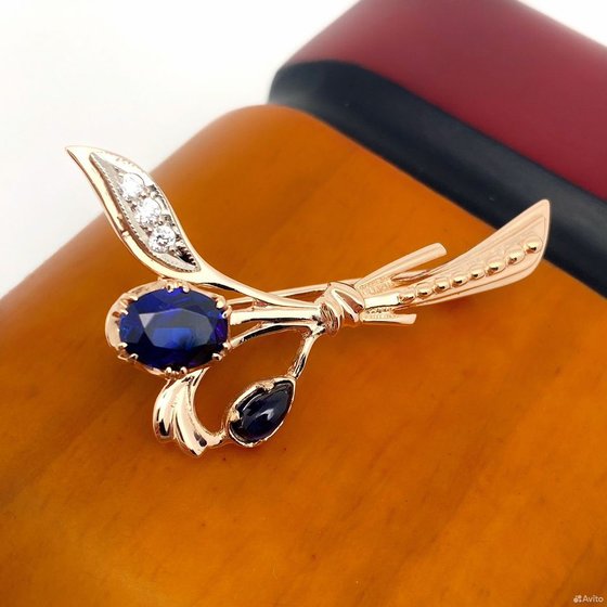 Золотая брошь с камнями 585пр. вес: 4,92гр