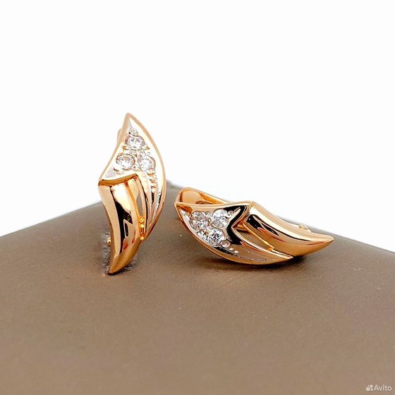Золотые серьги с камнями 585пр. вес: 3,83гр