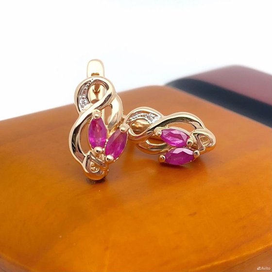 Золотые серьги с камнями 585пр. вес: 3,95гр