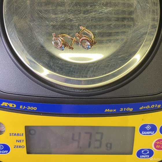 Золотые серьги с камнями 585пр. вес: 4,73гр