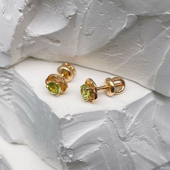 Золотые серьги с камнями 585пр. вес: 1,89гр