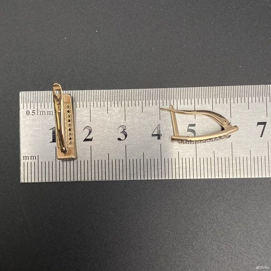 Золотые серьги с камнями 585пр. вес: 3,35гр
