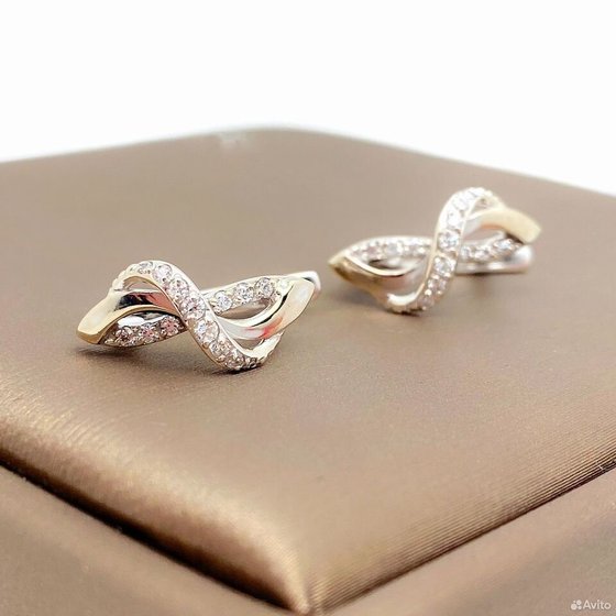 Золотые серьги с камнями 585пр. вес: 2,81гр