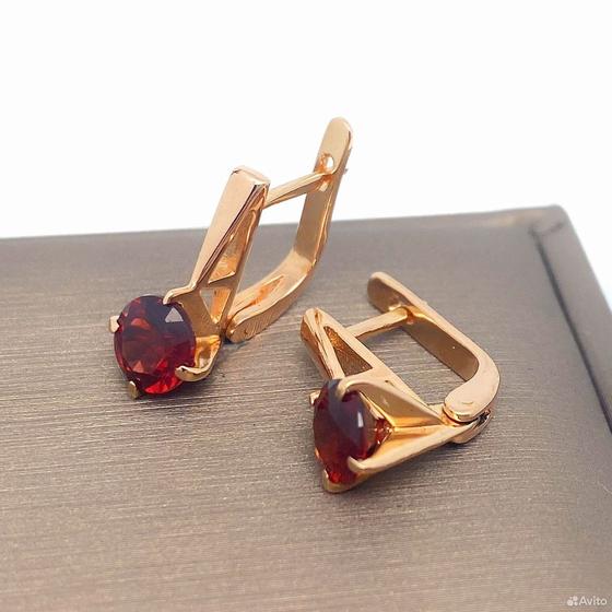 Золотые серьги с камнями 585пр. вес: 3,30гр