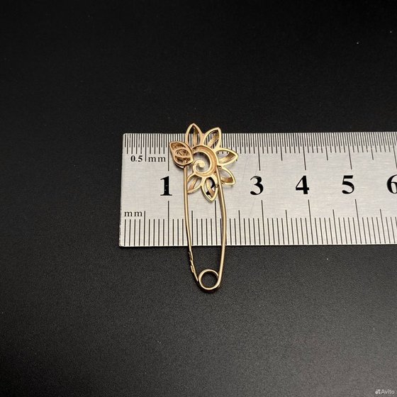 Золотая брошь 585пр. вес: 1,33гр