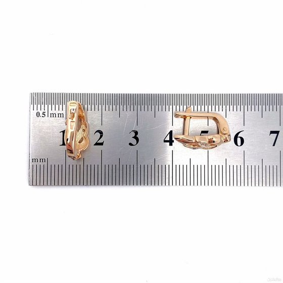 Золотые серьги с камнями 585пр. вес: 3,56гр