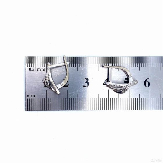 Золотые серьги с камнями 585пр. вес: 2,81гр