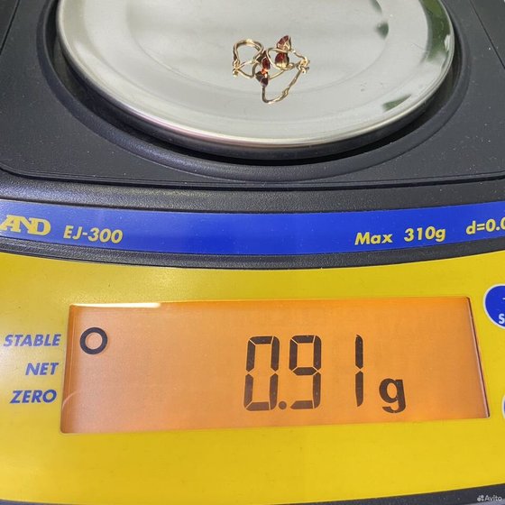 Золотые серьги с камнями 585пр. вес: 0,91гр