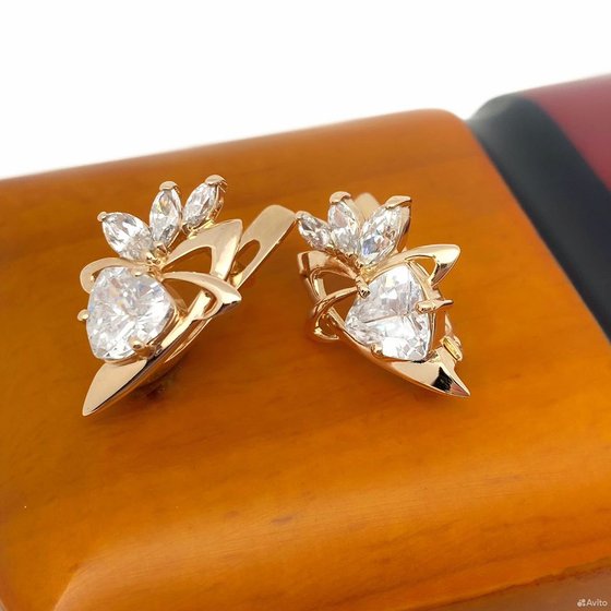 Золотые серьги с камнями 585пр. вес: 5,81гр