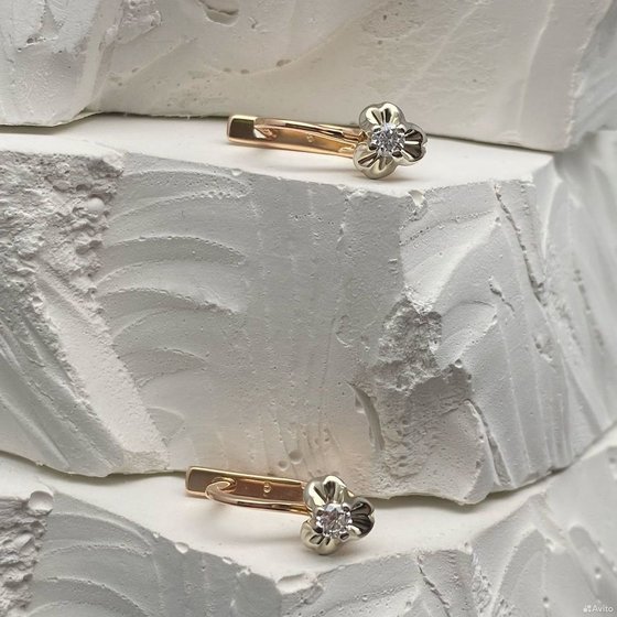 Золотые серьги с бриллиантами 585пр. вес: 3,10гр