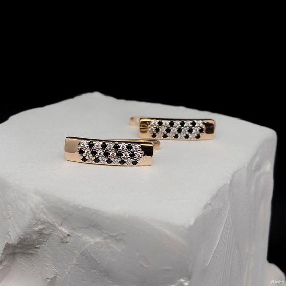 Золотые серьги с камнями 585пр. вес: 3,35гр