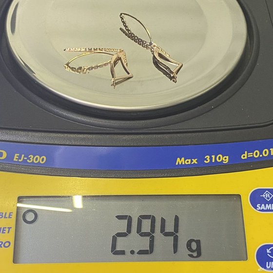 Золотые серьги с камнями 585пр. вес: 2,94гр