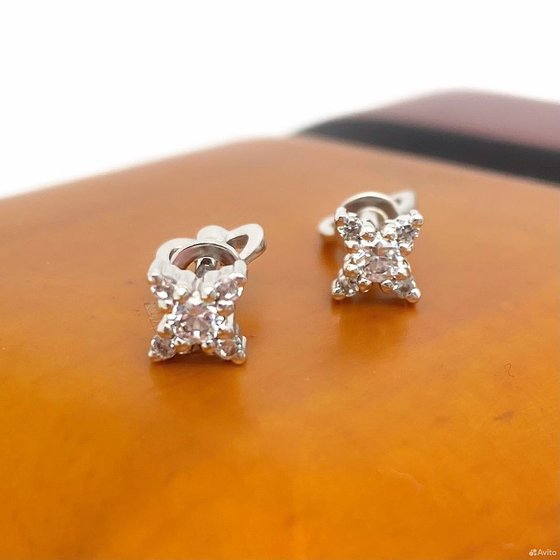 Золотые серьги с камнями 585пр. вес: 1,40гр