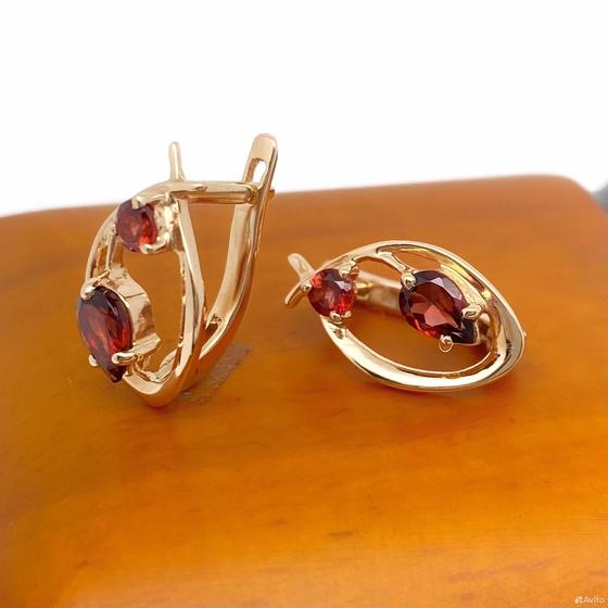 Золотые серьги с камнями 585пр. вес: 3,65гр