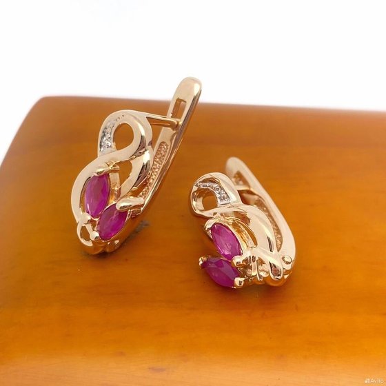 Золотые серьги с камнями 585пр. вес: 3,95гр