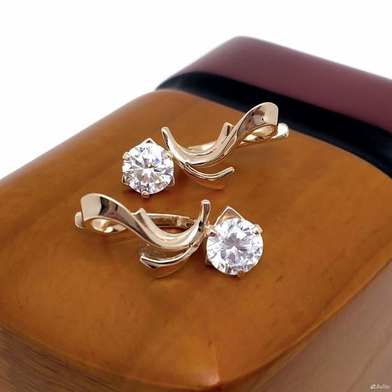 Золотые серьги с камнями 585пр. вес: 4,50гр