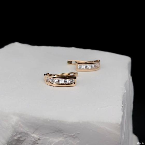Золотые серьги с камнями 585пр. вес: 1,13гр