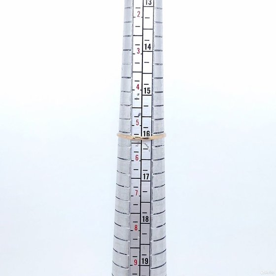 Золотое кольцо с камнями 585пр. размер: 16