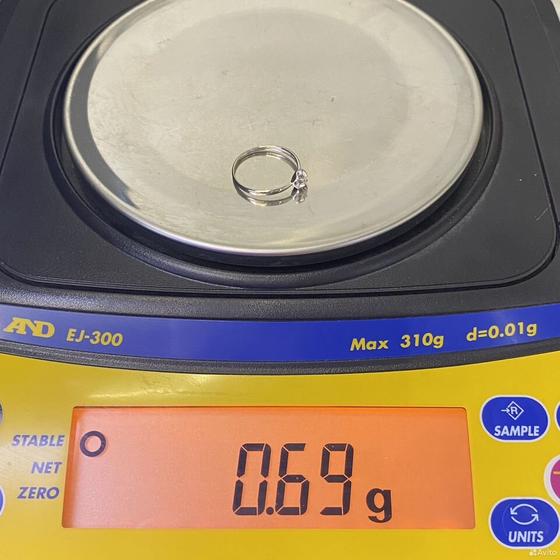 Золотое кольцо с бриллиантом 585пр. размер: 16