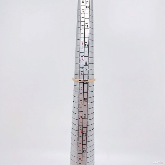 Золотое кольцо с камнями 585пр. размер: 16,8