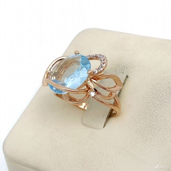 Золотое кольцо с камнями 585пр. размер: 15,6