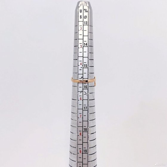 Золотое кольцо с камнями 585пр. размер: 15,6