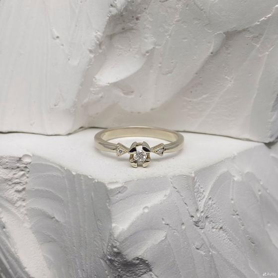 Золотое кольцо с бриллиантами 585пр. размер: 17,2