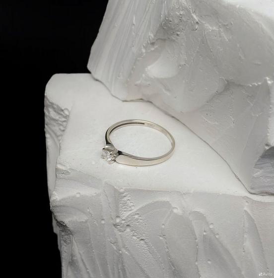 Золотое кольцо с бриллиантом 585пр. вес: 1,06гр. р