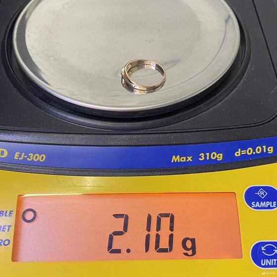 Золотое кольцо 585пр. вес: 2,10гр. размер: 17