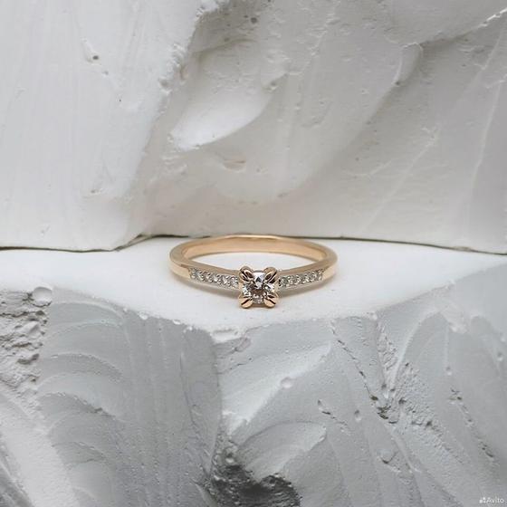 Золотое кольцо с бриллиантами 585пр. размер: 16,5