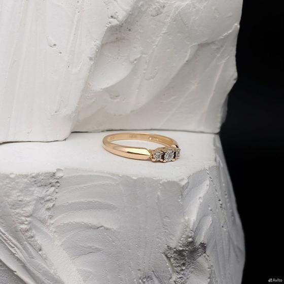 Золотое кольцо с бриллиантами 585пр. размер: 16,3