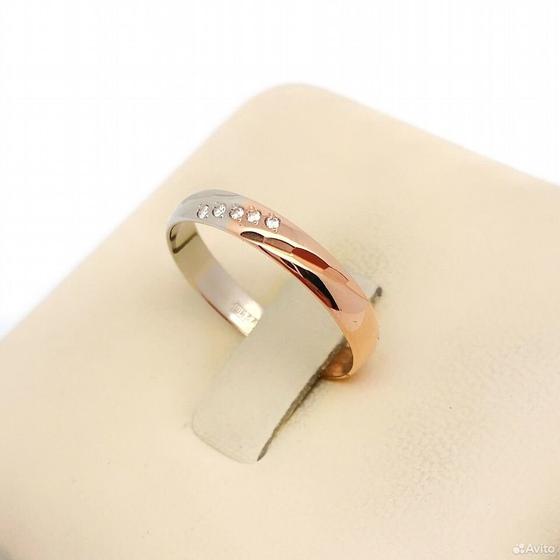 Золотое кольцо с камнями 585пр. размер: 15,8