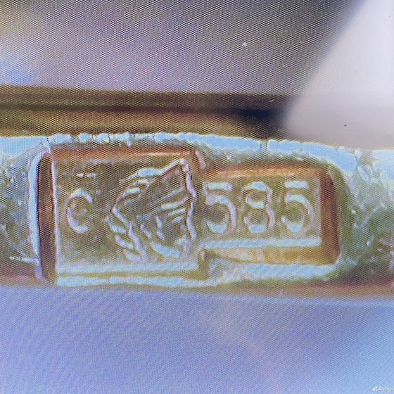 Кольцо золотое с камнями 585пр. размер: 18,5
