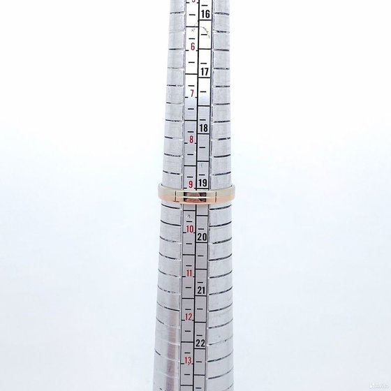 Золотое кольцо 585пр. вес: 2,91гр. размер: 19,1