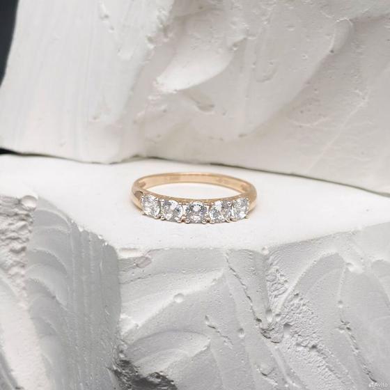 Золотое кольцо с камнями 585пр. размер: 15,9