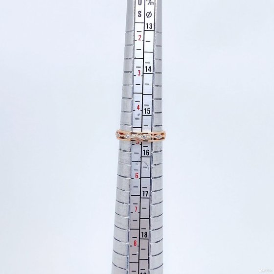 Золотое кольцо с камнями 585пр. размер: 15,5
