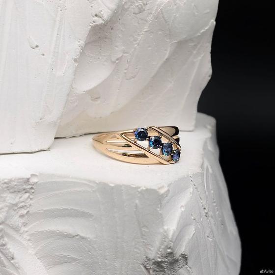 Золотое кольцо с камнями 585пр. размер: 18,7