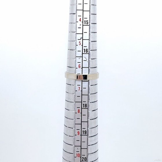 Золотое кольцо 585пр. вес: 1,73гр. размер: 16,9