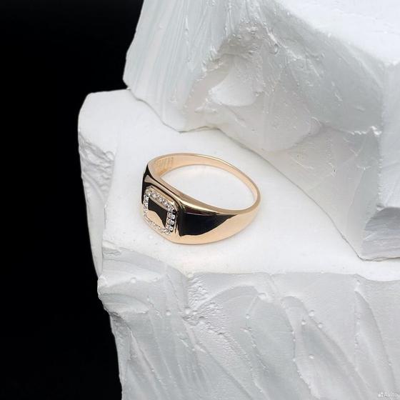 Золотое кольцо с камнями 585пр. размер: 20,3