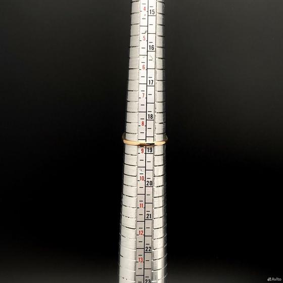 Золотое кольцо с камнями 585пр. размер: 18,7