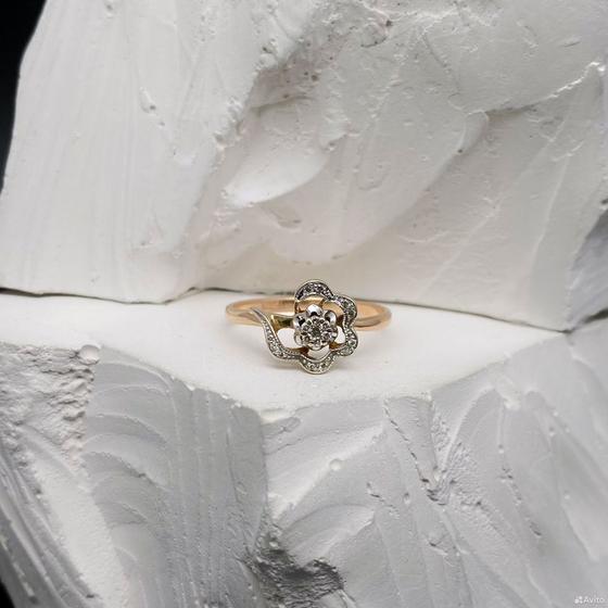 Золотое кольцо с бриллиантами 585пр. размер: 17