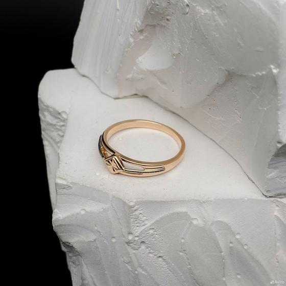 Золотое кольцо 585пр. вес: 2,10гр. размер: 17