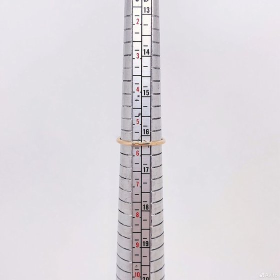 Золотое кольцо с камнями 585пр. размер: 16,3